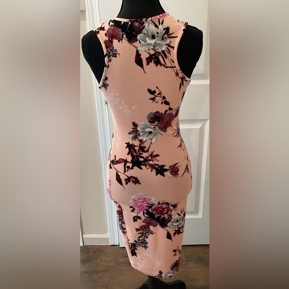 Revamped Multicolor Floral Patterned Dress - Picture 2 of 3